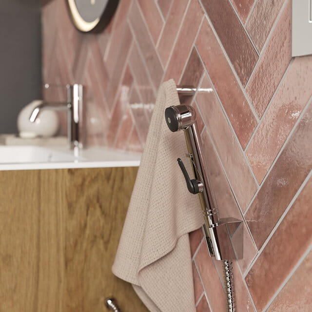 740300000_Silhouet_Basin_with_Sidespray_chrome_miljo_Closeup_of_9305700_Pink_tiles.jpg